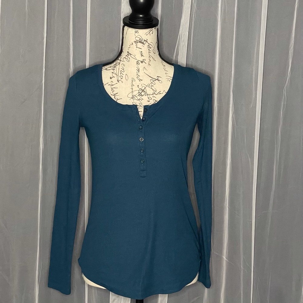 2/$13 Old navy long sleeve teal button up shirt